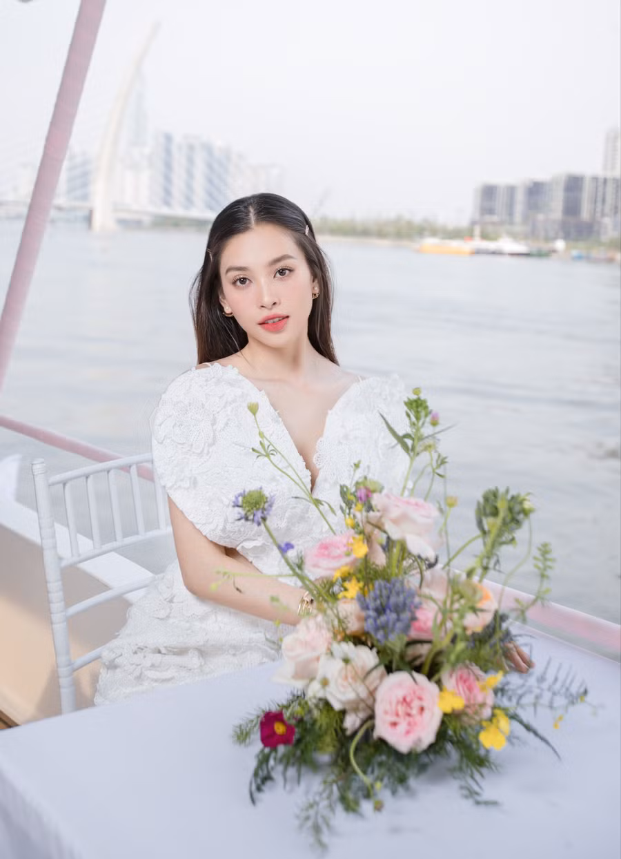 Hoa hậu Tiểu Vy trong loạt ảnh mới. Hoa hậu Tiểu Vy trong loạt ảnh mới.