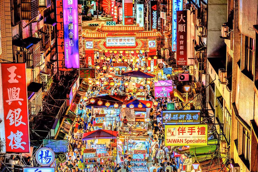 Đài Loan, một đảo quốc nhỏ bé, là điểm đến yêu thích của các cựu sinh viên du học. Với những món ăn tuyệt vời, những khu chợ đêm nhộn nhịp, những thành phố sôi động và những công viên quốc gia miễn phí,...