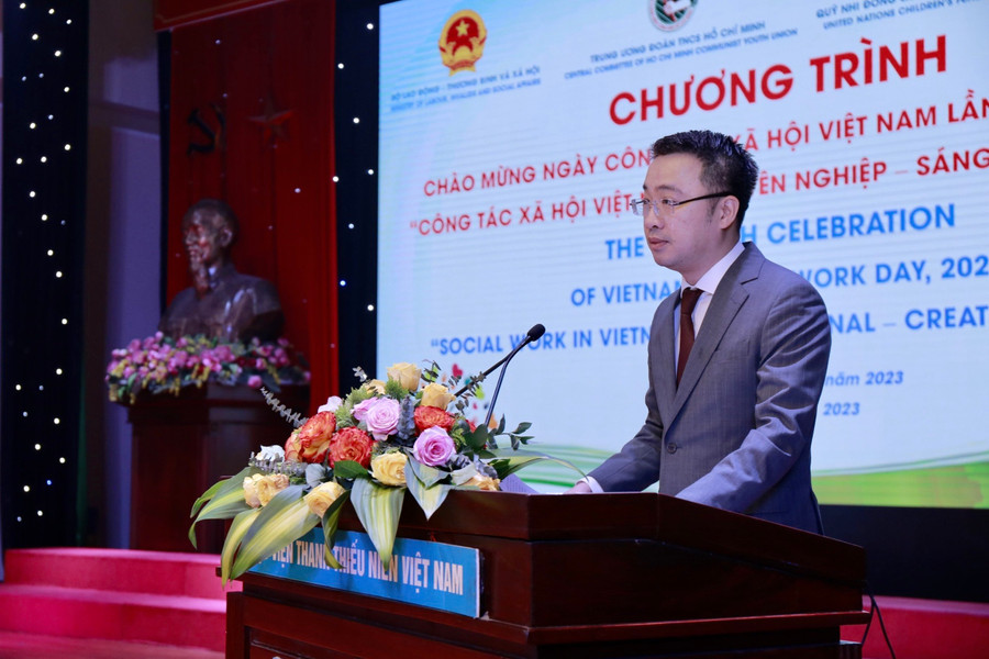 Bí thư Trung ương Đoàn Nguyễn Tường Lâm phát biểu khai mạc chương trình.