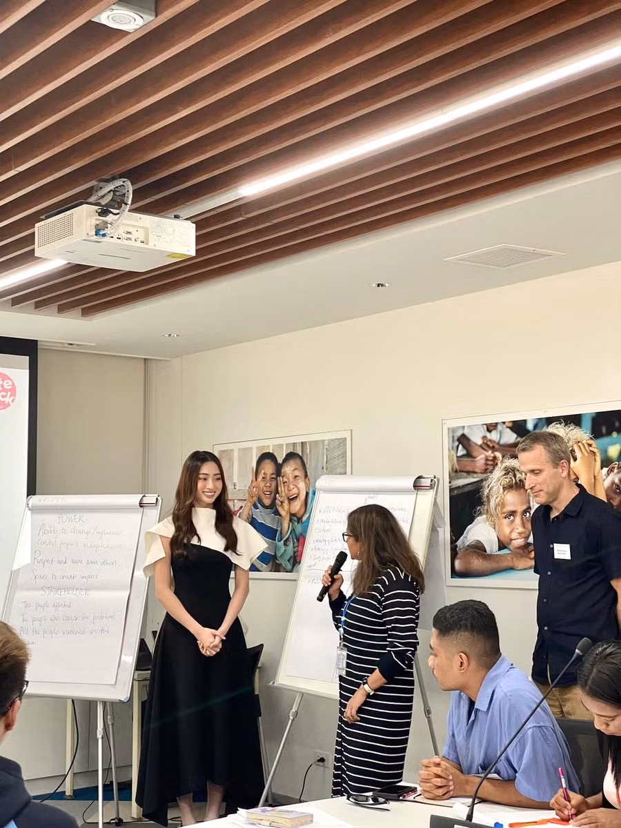 Không khí buổi hội thảo diễn ra sôi động, cởi mở.