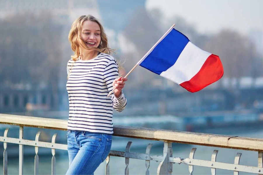 Văn hóa Pháp đã có ảnh hưởng đáng kể đến thế giới, vì vậy bạn nên hòa mình vào cuộc sống của người Pháp. Văn hóa Pháp đã có ảnh hưởng đáng kể đến thế giới, vì vậy bạn nên hòa mình vào cuộc sống của người Pháp.