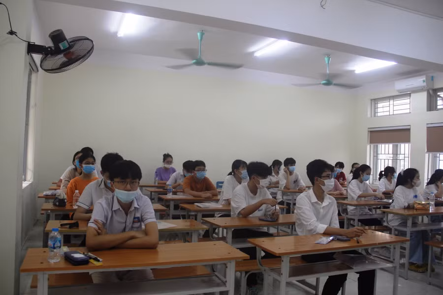 Thí sinh tham dự kỳ thi tại Hội đồng THPT Chuyên Lam Sơn.