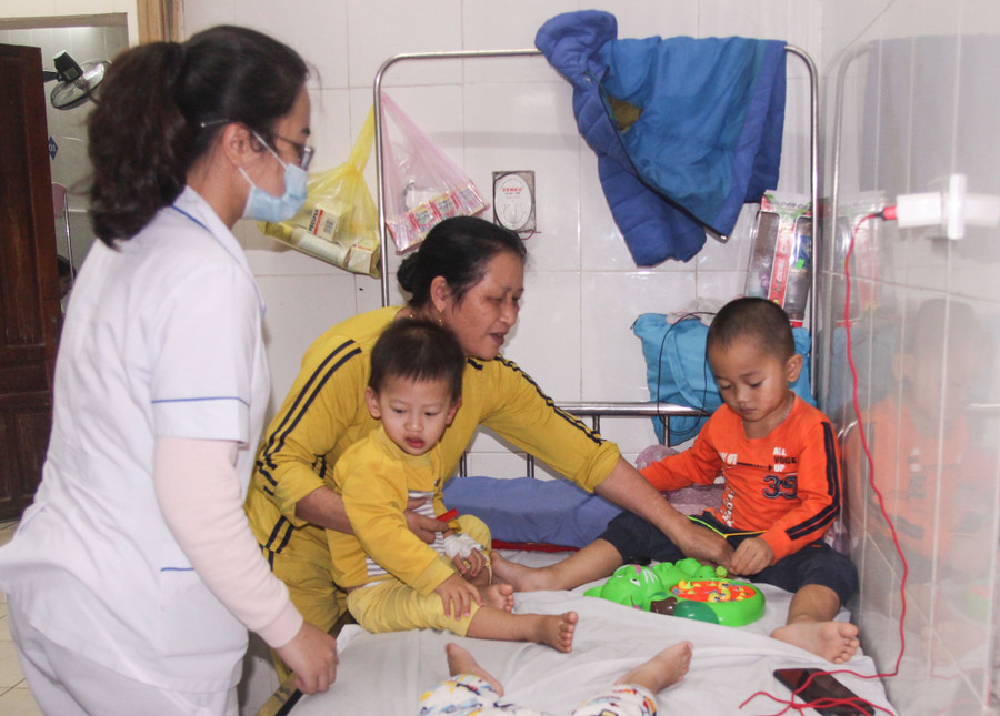 Bệnh nhi đang điều trị tại Khoa Nhiệt đới, BV Sản Nhi Nghệ An