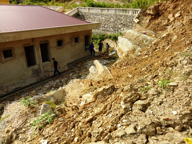 Vách ta luy dương nhìn từ trên xuống....