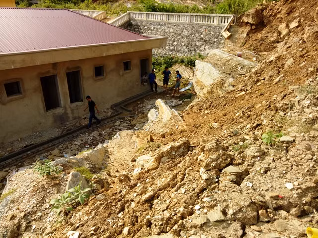 Vách ta luy dương nhìn từ trên xuống....