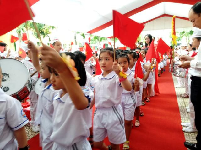 Nhà trường chào đón các em học sinh lớp 1