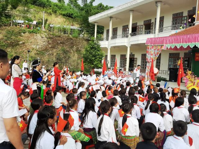 Toàn cảnh buổi khai giảng ở Trường Tiểu học Mường Lý, huyện Mường Lát (Thanh Hóa) sáng ngày 5/9.