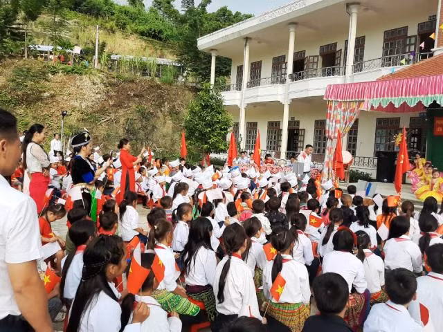 Toàn cảnh buổi khai giảng ở Trường Tiểu học Mường Lý, huyện Mường Lát (Thanh Hóa) sáng ngày 5/9.