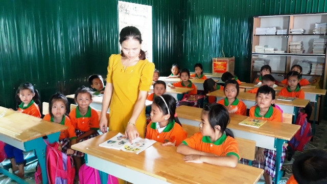 Sau khai giảng, học sinh Tiểu học Khu Son- Sa Ná (Trường Tiểu học Na Mèo, Quan Sơn, Thanh Hóa) bắt đầu bước vào năm học mới.