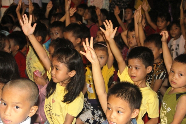 Xung phong lên trả lời câu hỏi để nhận phần thưởng.