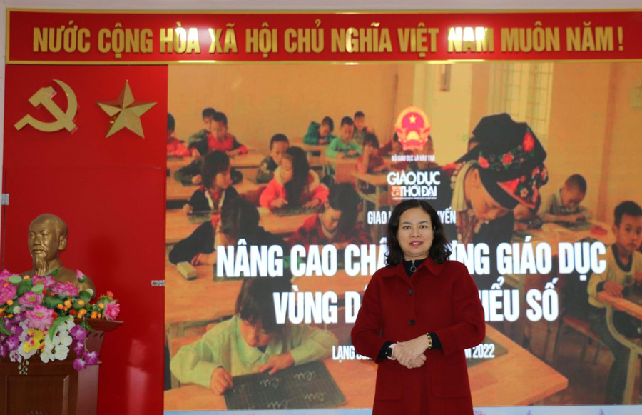 Cô Nguyễn Thị Minh Thu - Hiệu trưởng Trường THPT Cao Lộc - Lạng Sơn. Cô Nguyễn Thị Minh Thu - Hiệu trưởng Trường THPT Cao Lộc - Lạng Sơn.