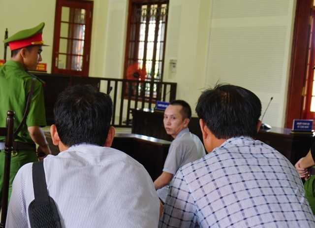 Các đồng nghiệp của Sáu đến dự phiên tòa xét xử Các đồng nghiệp của Sáu đến dự phiên tòa xét xử