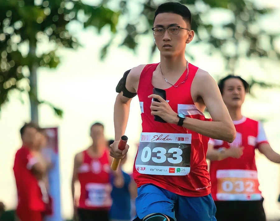 Hàn Bá Danh tìm đến chạy bộ để rèn luyện sức khỏe và giải tỏa stress, với tâm niệm "luyện tập để chiến thắng".