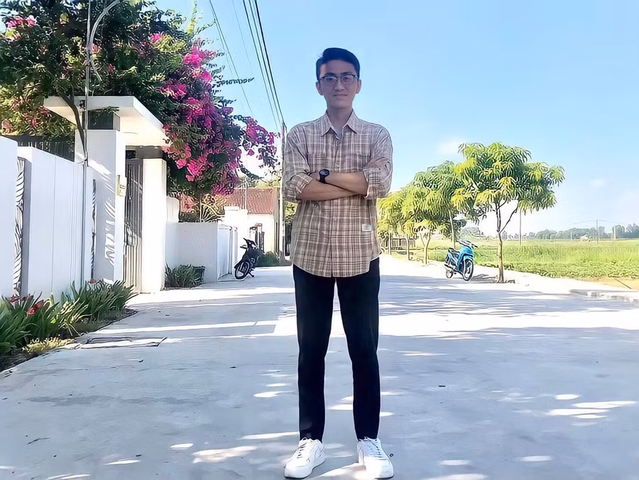 Mất phương hướng sau khi ra quân, Hàn Bá Danh (nguyên học sinh Trường THPT Nguyễn Duy Trinh, huyện Nghi Lộc, Nghệ An) quyết tâm ôn thi lại.