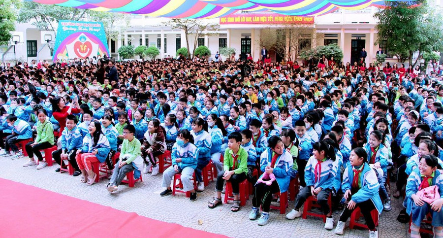 Buổi sinh hoạt ngoại khóa về phòng chống bạo lực học đường, xâm hại trẻ em được hàng nghìn học sinh Trường Tiểu học Nguyễn Văn Trỗi tham gia. Ảnh: Nhà trường cung cấp. Buổi sinh hoạt ngoại khóa về phòng chống bạo lực học đường, xâm hại trẻ em được hàng nghìn học sinh Trường Tiểu học Nguyễn Văn Trỗi tham gia. Ảnh: Nhà trường cung cấp.