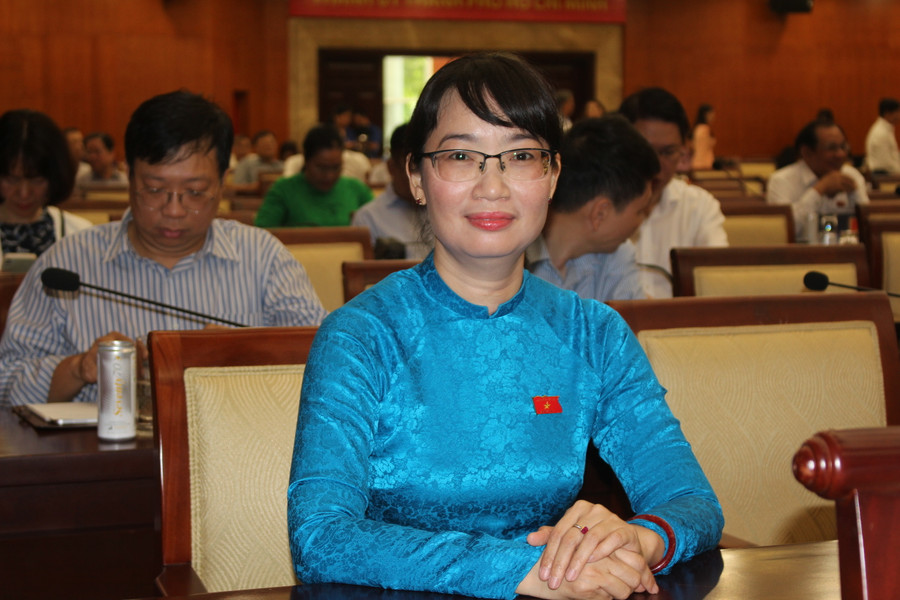 Bà Trần Thị Diệu Thúy tại kỳ họp thứ 15, HĐND TPHCM khóa X. (Ảnh: Thành Nhân). Bà Trần Thị Diệu Thúy tại kỳ họp thứ 15, HĐND TPHCM khóa X. (Ảnh: Thành Nhân).