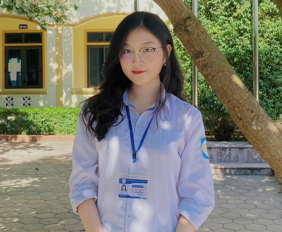 Nguyễn Nhật Vy - học sinh lớp 12C2 Trường THPT chuyên Phan Bội Châu (Nghệ An). Ảnh NVCC.