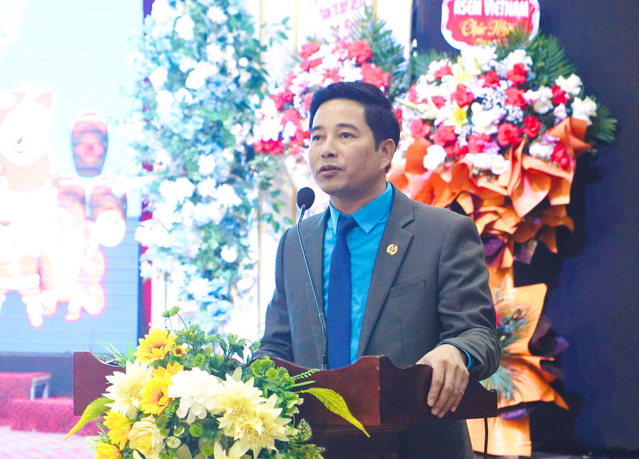 Ông Đặng Văn Hải - Chủ tịch Công đoàn Giáo dục tỉnh Nghệ An ghi nhận vai trò, đóng góp của hệ thống cơ sở giáo dục ngoài công lập đối với sự phát triển giáo dục đào tạo của tỉnh. Ông Đặng Văn Hải - Chủ tịch Công đoàn Giáo dục tỉnh Nghệ An ghi nhận vai trò, đóng góp của hệ thống cơ sở giáo dục ngoài công lập đối với sự phát triển giáo dục đào tạo của tỉnh.