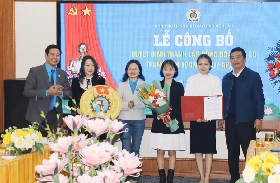Công đoàn ngành giáo dục Nghệ An đã tổ chức lễ Công bố Quyết định thành lập Công đoàn cơ sở Trung tâm Toán tư duy Aplus.