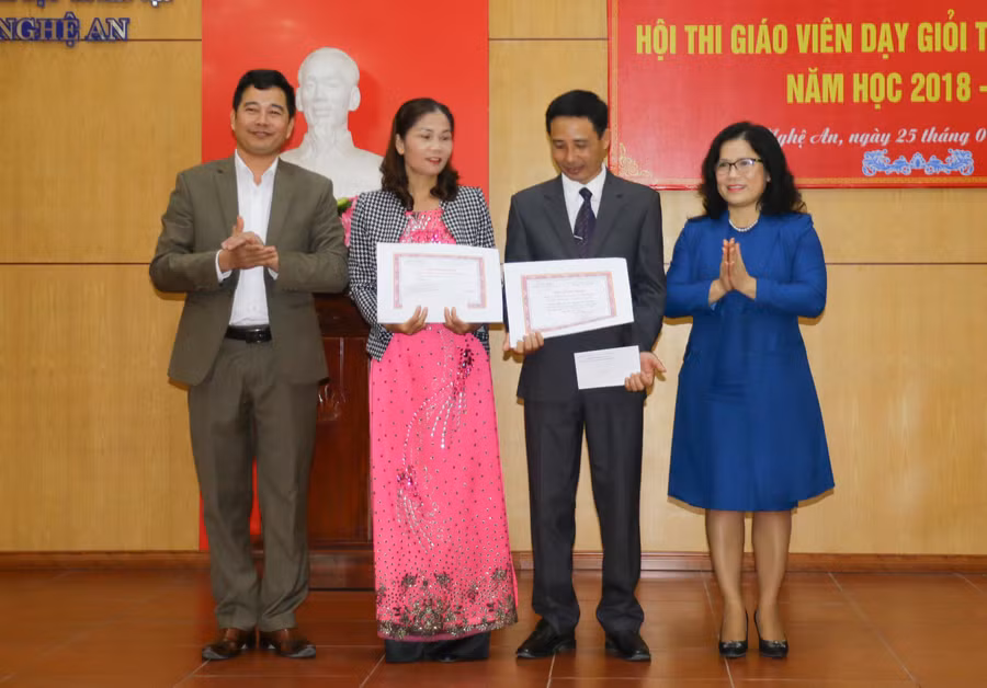 Khen thưởng giáo viên giỏi tỉnh công tác ở vùng cao, đặc biệt khó khăn Khen thưởng giáo viên giỏi tỉnh công tác ở vùng cao, đặc biệt khó khăn