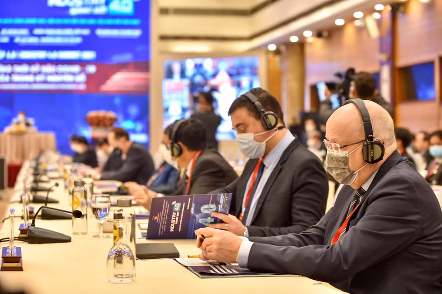 Diễn đàn được tổ chức theo hình thức trực tuyến tại 63 điểm cầu các tỉnh, thành phố và 30 điểm cầu quốc tế. Ảnh: VGP/Nhật Bắc