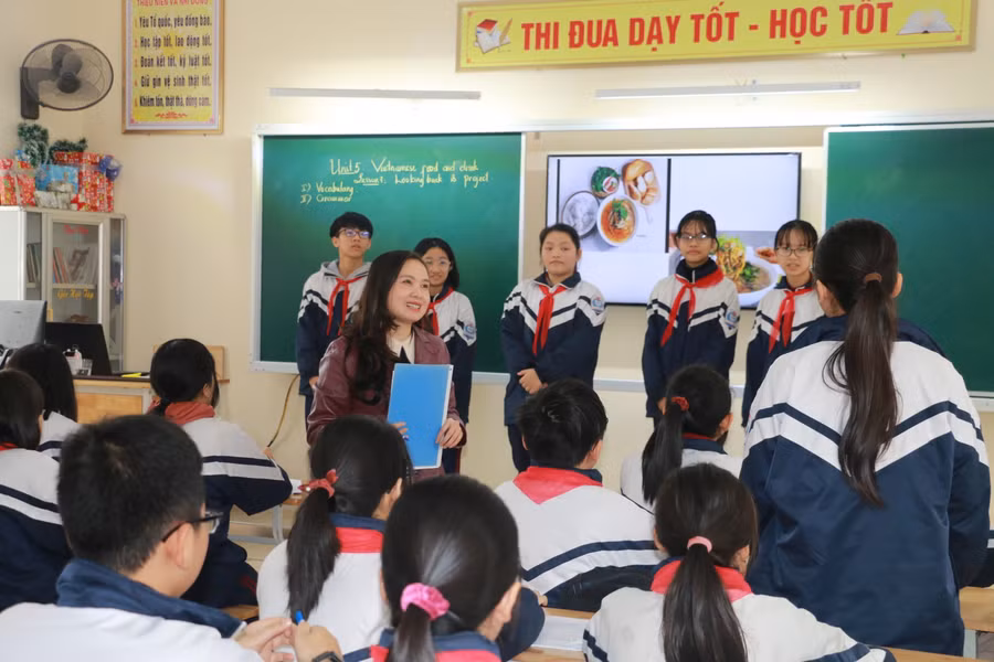 Để dạy học tốt chương trình SGK lớp 6, giáo viên vừa nắm bắt phương pháp theo tập huấn bồi dưỡng của ngành, vừa vận dụng phù hợp thực tế dạy học.