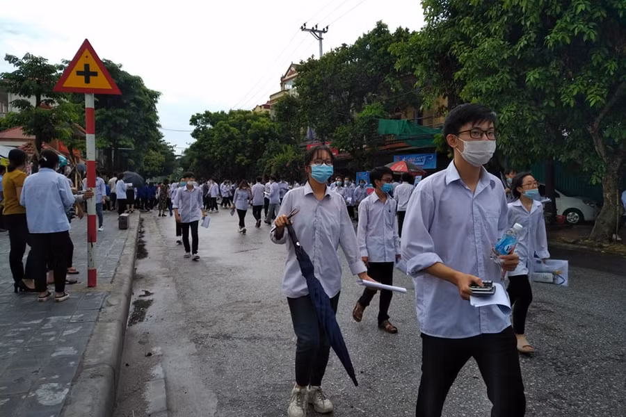 "Sóng" của Xuân Quỳnh vào đề thi Ngữ văn: Thí sinh tự tin vì đề thi vừa sức ảnh 39