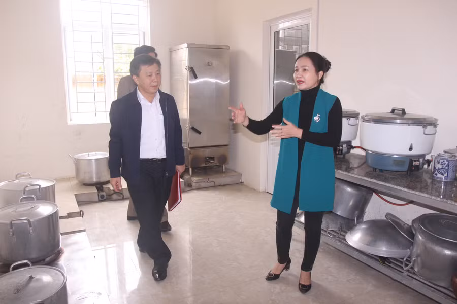 Bếp ăn một chiều tại Trường Tiểu học thị trấn Quán Hành (Nghi Lộc, Nghệ An)