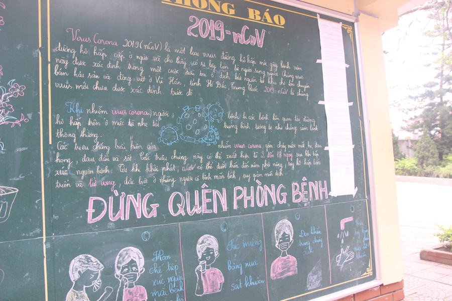 Bảng tin tại Trường THPT Nghi Lộc 4 (huyện Nghi Lộc, Nghệ An). Trong trường có 17 học sinh có người thân trờ về từ Trung Quốc. Tuy nhiên qua nắm bắt theo dõi, không có em học sinh nào bị ốm, sốt hay nghi mắc virus nCoV