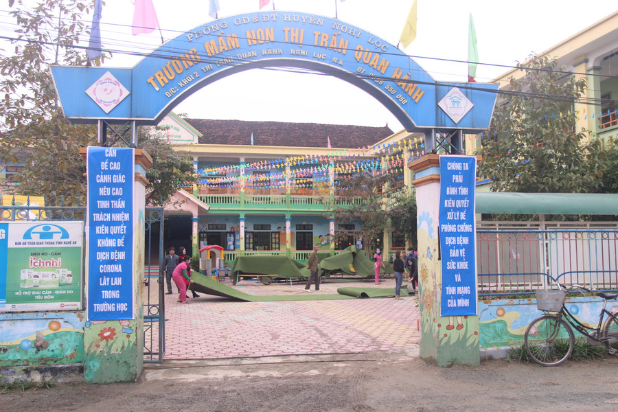 Trường Mầm non thị trấn Quán Hành (Nghi Lộc) luôn mở cửa và có giáo viên trực vệ sinh trong thời gian các cháu nghỉ phòng dịch bệnh