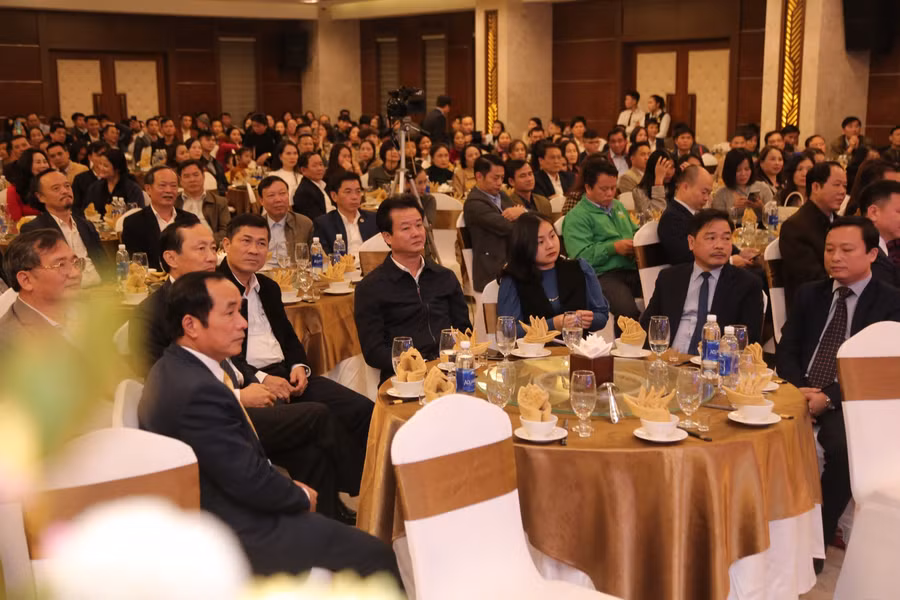 Nhiều đại biểu, khách mời tham dự buổi lễ.