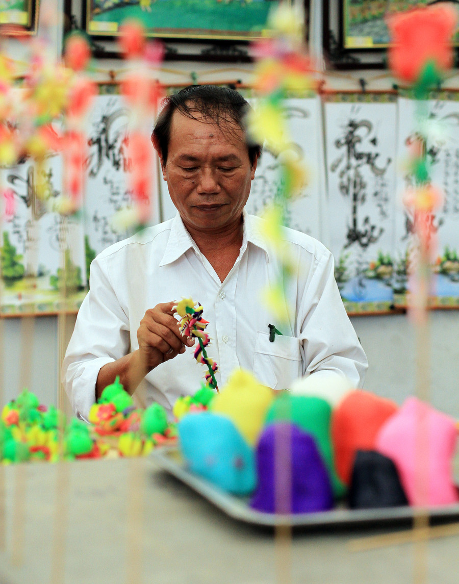 Giữa dòng xoáy của sự phát triển, ít ai ngờ nét đẹp của món quà Tò he vẫn sống trong văn hóa dân gian người Việt