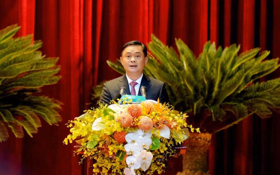 Bí thư tỉnh ủy Nghệ An Thái Thanh Quý đọc báo cáo tại Đại hội