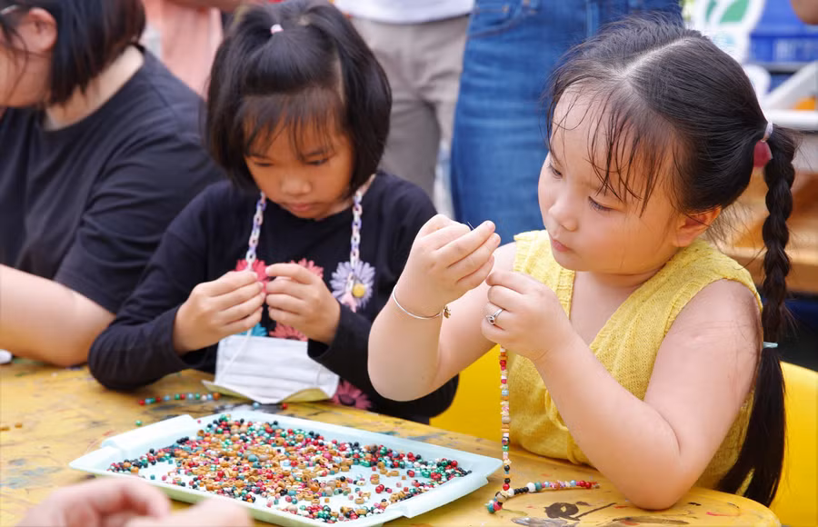 Lễ hội mùa hè – Chơi để học sẽ mang đến cho trẻ một không gian trải nghiệm với đa dạng trò chơi. Ảnh: PMH