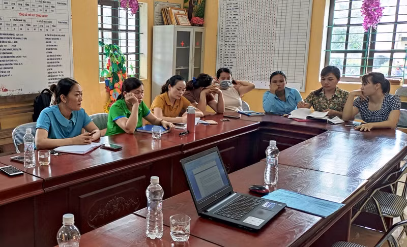 Một số giáo viên Trường Mầm non tại buổi làm việc với phóng viên Báo GD&amp;TĐ.