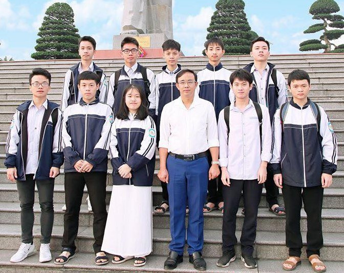 Đội tuyển dự thi HSG quốc gia môn Vật lý năm học 2019 - 2020 tỉnh Nghệ An