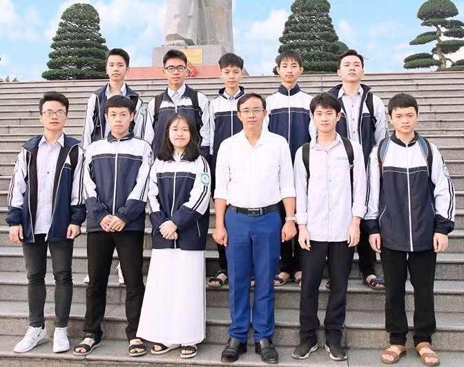 Đội tuyển dự thi HSG quốc gia môn Vật lý năm học 2019 - 2020 tỉnh Nghệ An