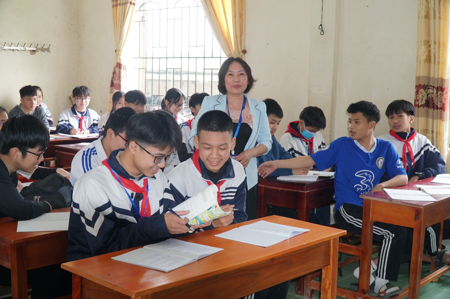 Giờ học của cô trò lớp 9 Trường THCS Đặng Chánh Kỷ, huyện Nam Đàn, Nghệ An. Ảnh: Hồ Lài. Giờ học của cô trò lớp 9 Trường THCS Đặng Chánh Kỷ, huyện Nam Đàn, Nghệ An. Ảnh: Hồ Lài.