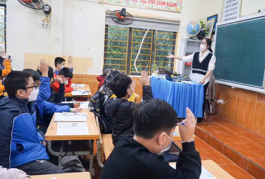 Giáo viên chủ nhiệm tiểu học có vất vả đặc thù vì vừa dạy nhiều môn văn hóa, vừa giáo dục năng lực, phẩm chất cho học trò.