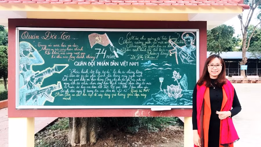 Báo tường của Trường THPT Bỉm Sơn với chủ đề giáo dục tinh thần yêu nước, bảo vệ Tổ quốc.