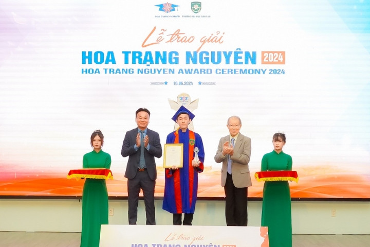 Giải thưởng Hoa Trạng Nguyên cho học sinh đạt giải thưởng học sinh giỏi cấp quốc gia, năm học 2023-2024. (Ảnh: BTC) Giải thưởng Hoa Trạng Nguyên cho học sinh đạt giải thưởng học sinh giỏi cấp quốc gia, năm học 2023-2024. (Ảnh: BTC)