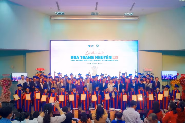 Các tân Hoa Trạng Nguyên được vinh danh trong buổi lễ trao giải. (Ảnh: BTC)