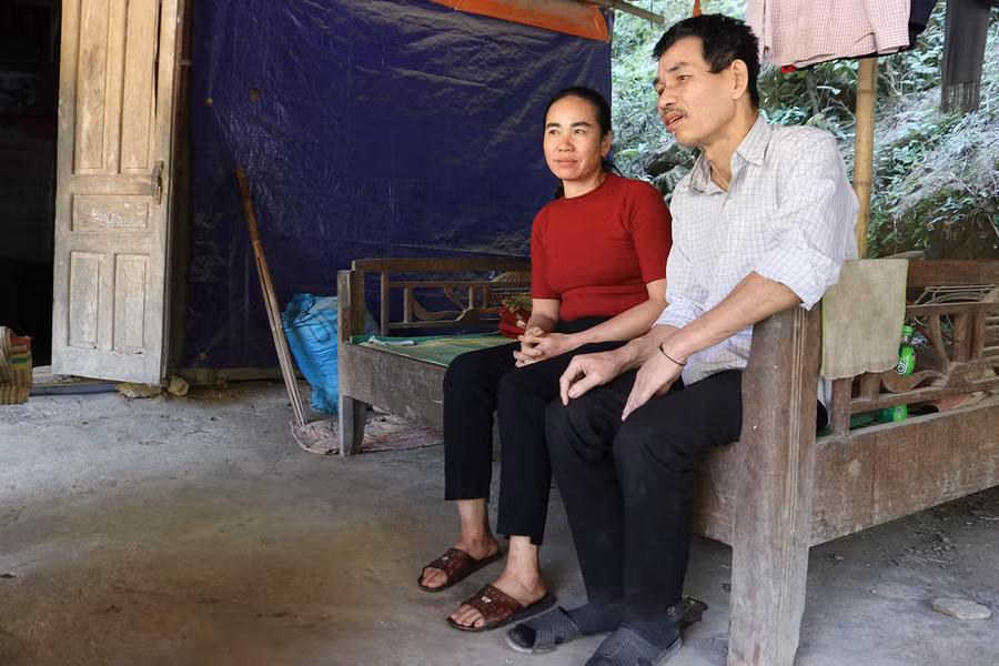 Các con đi làm ăn xa, vợ chồng bà Khiếu phải mượn nhà người thân để tá túc