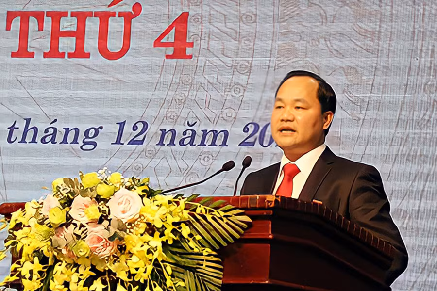 Ông Hoàng Quốc Việt - Giám đốc Sở TN&amp;MT tỉnh Nghệ An phát biểu tại kỳ họp