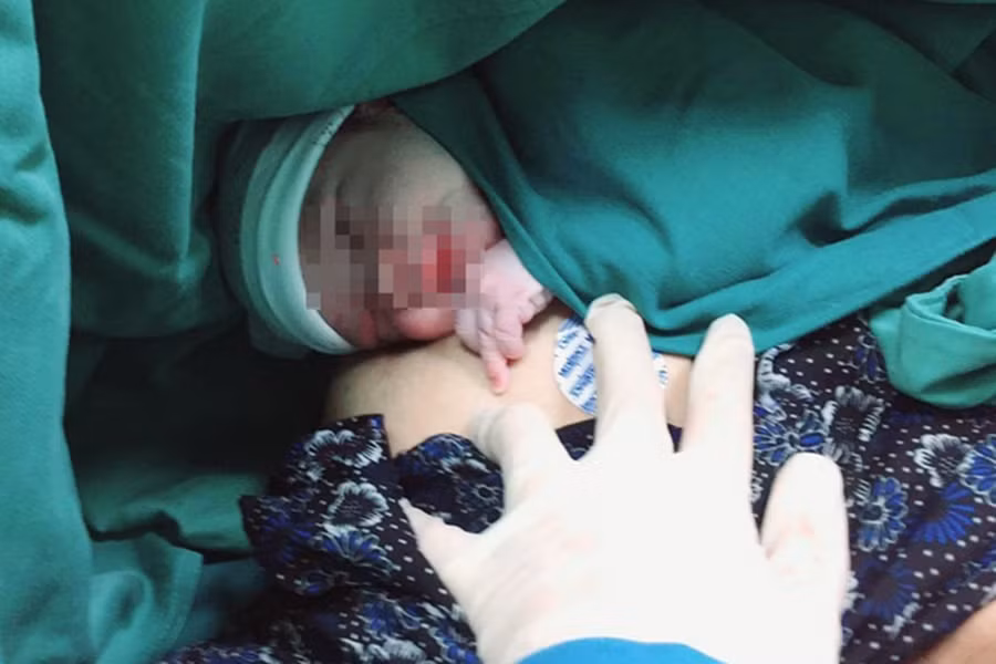 Sau mổ sức khỏe sản phụ T. và cháu bé ổn định, sớm được xuất viện về nhà.