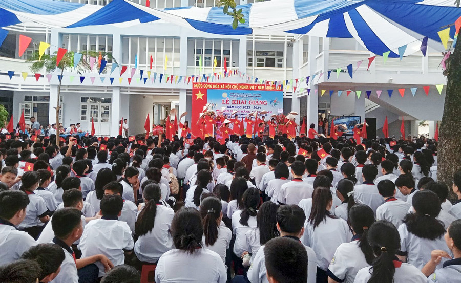 Học sinh Trường THCS Lê Hồng Phong, TP Phan Rang - Tháp Chàm, Ninh Thuận tại lễ khai giảng sáng 5/9. Ảnh: Mai Huyền. Học sinh Trường THCS Lê Hồng Phong, TP Phan Rang - Tháp Chàm, Ninh Thuận tại lễ khai giảng sáng 5/9. Ảnh: Mai Huyền.