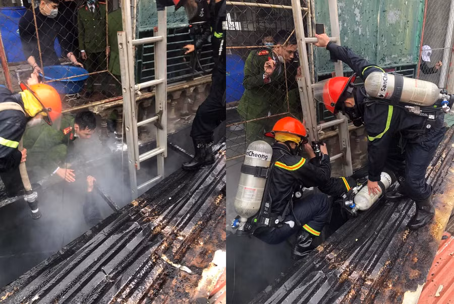 Lực lượng cứu hỏa phá mái tôn để vào dập lửa và cứu hộ.