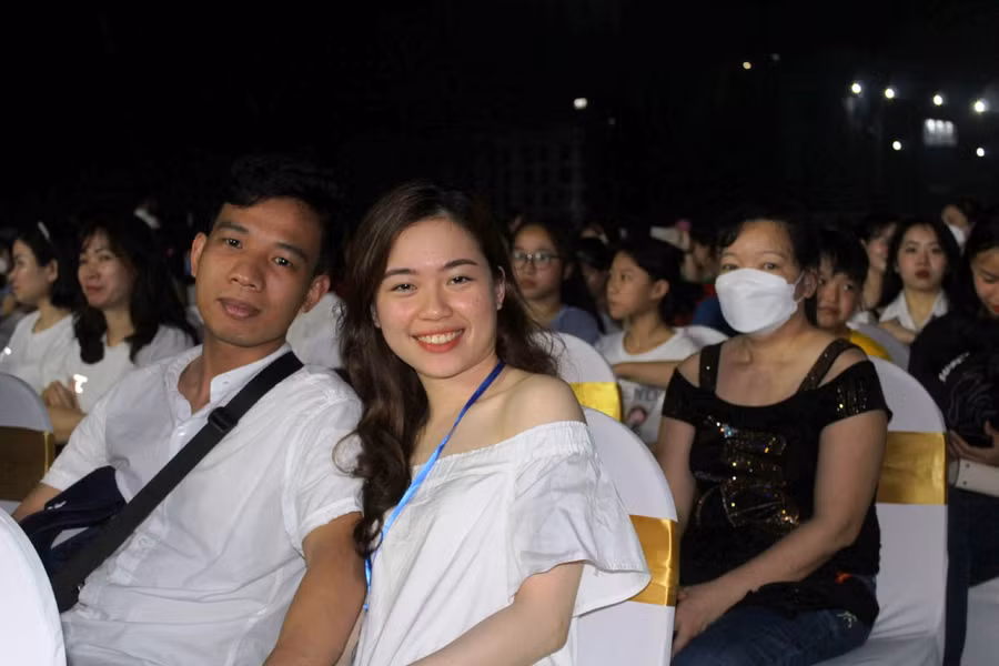 Rất nhiều bạn trẻ cũng tranh thủ về TP Sầm Sơn dạo chơi và tham dự chương trình khai mạc Lễ hội du lịch biển Sầm Sơn 2022.