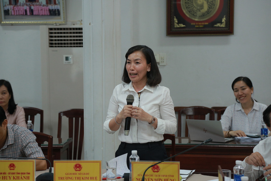 Giám đốc Sở GD&ĐT tỉnh Đồng Nai Trương Thị Kim Huệ phát biểu tại buổi giám sát. Ảnh: Phúc Minh Giám đốc Sở GD&ĐT tỉnh Đồng Nai Trương Thị Kim Huệ phát biểu tại buổi giám sát. Ảnh: Phúc Minh
