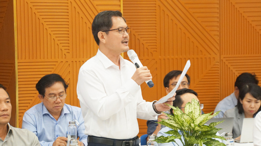 PGS.TS Nguyễn Tất Toàn, Hiệu trưởng Trường Đại học Nông Lâm TPHCM chia sẻ tham luận. Ảnh: Mạnh Tùng PGS.TS Nguyễn Tất Toàn, Hiệu trưởng Trường Đại học Nông Lâm TPHCM chia sẻ tham luận. Ảnh: Mạnh Tùng